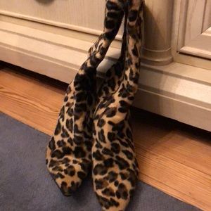 Leopard boots faux fur high heel they match the skirt on sale